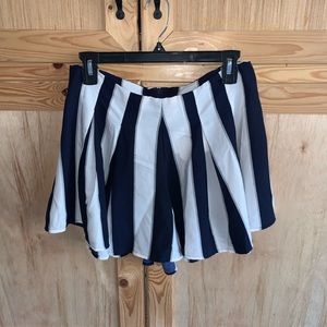 Trac NWT navy blue/white wide leg flowy boho shorts size L